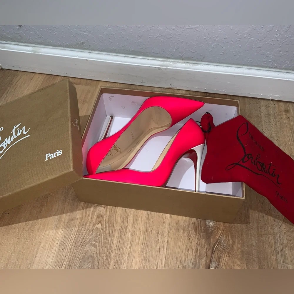 Christian Louboutin So Kate Heels - Picture 5 of 11